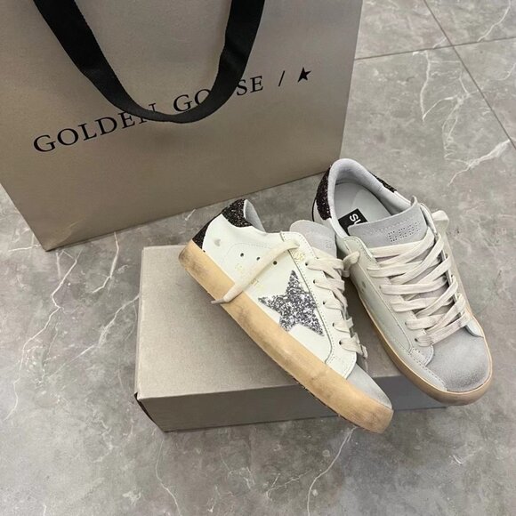 Stylish Golden Goose white Sneakers - Picture 4 of 6